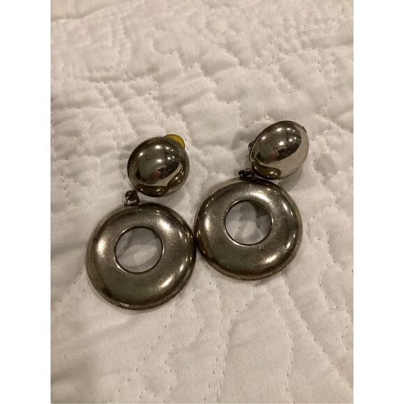 Vintage Silver Tone Circle Dangle Clip On Earrings - Picture 6 of 6